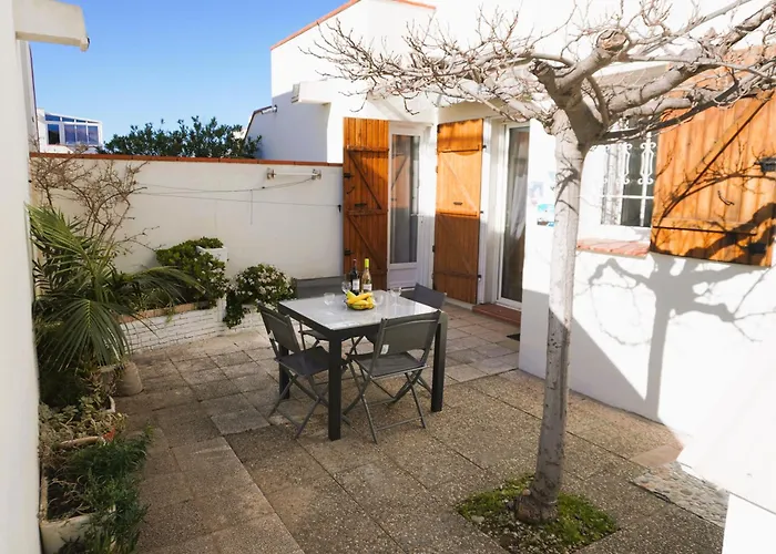 بيت للعطل Chez Loulou Clim Terrasse Parking